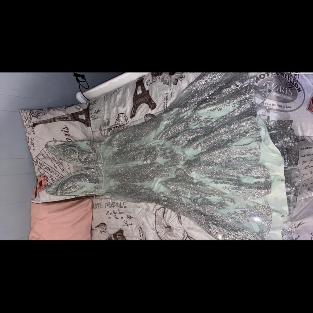 I’m selling a JVN size 12 mint prom dress.